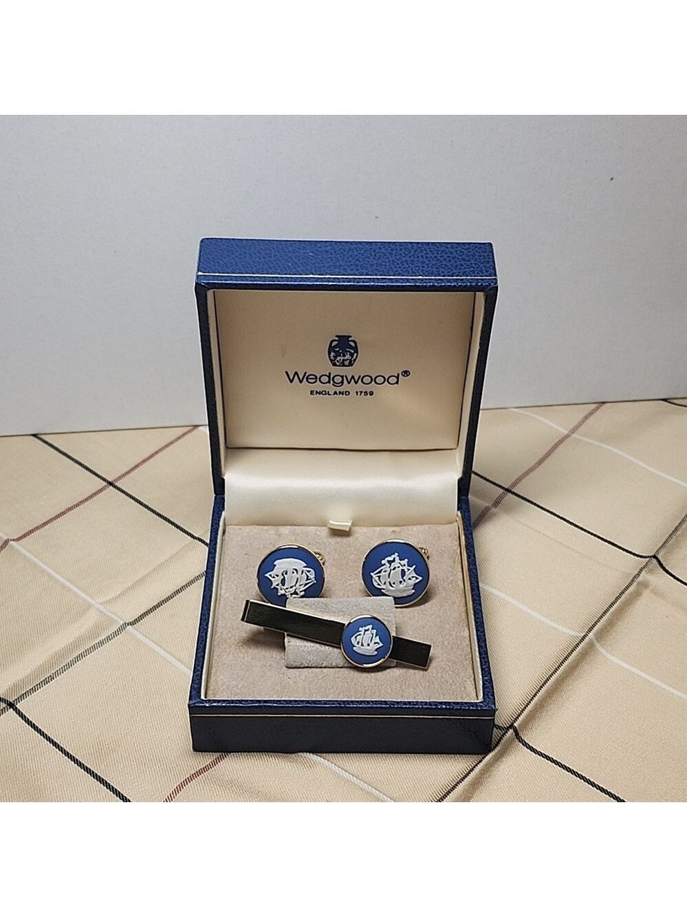 Wedgwood cufflink sets England 1759